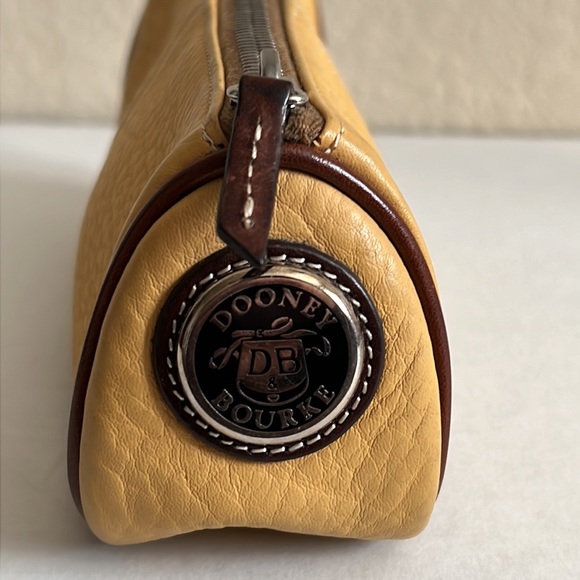 Dooney & Bourke Handbags - 💛Vintage Dooney & Bourke cosmetic accessory bag